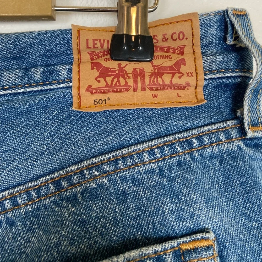 Levi's 501‎ Women's High Rise Distressed Cutoff Size 34W Cotton Blue Button Fly